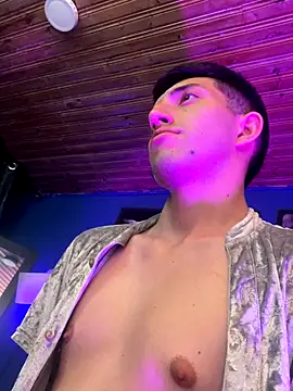 Snapshot of Un_Sluttyy chatting on November 8, 12:25 am Un Sluttyy online show from November 8, 12:25 am