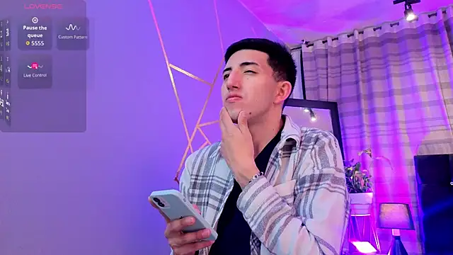 Un Sluttyy online show from December 19, 11:45 am