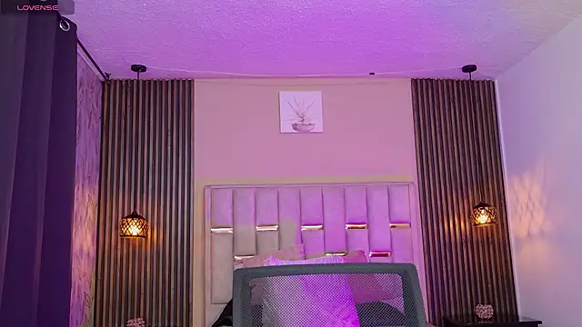 Un Sluttyy online show from January 7, 12:10 pm