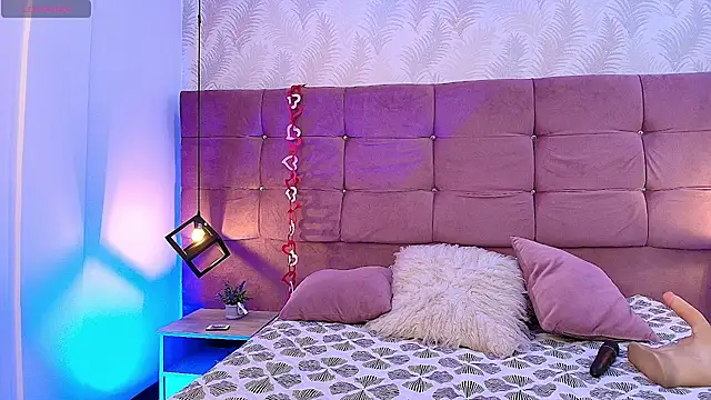 MeganDiamont FG online show from November 11, 8:25 pm