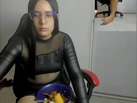 queen findom1 online show from December 19, 2:37 am