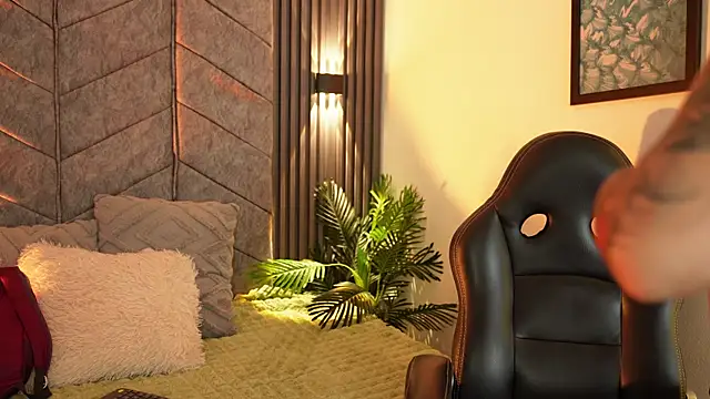 AuroraLanee  online show from December 22, 7:36 pm