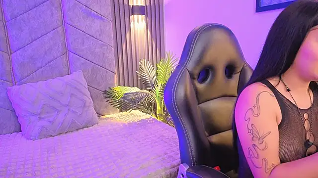 Snapshot of AuroraLanee_ chatting on November 8, 7:23 am AuroraLanee online show from November 8, 7:23 am