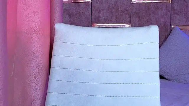 AuroraLanee  online show from December 5, 7:45 pm