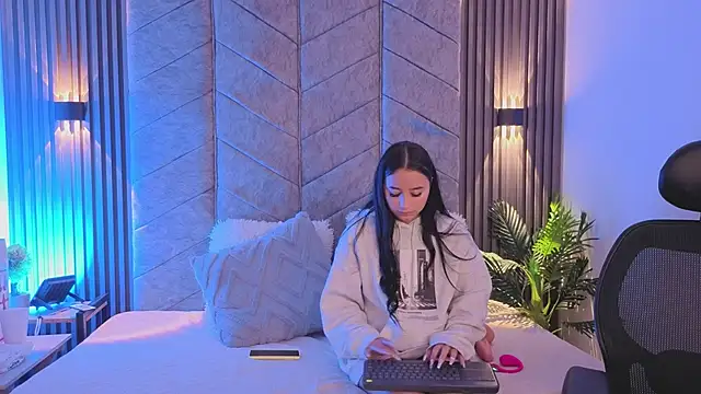 AuroraLanee  online show from November 17, 8:29 am