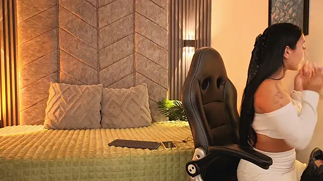 AuroraLanee  online show from November 12, 7:07 pm