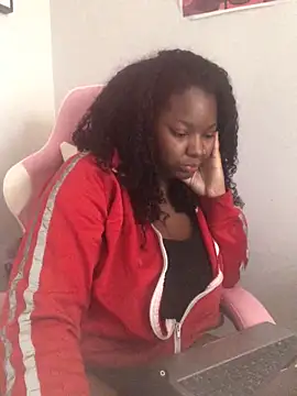 Fxncymuse online show from February 5, 7:10 pm