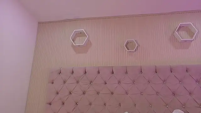 Snapshot of ZarinaWynne chatting on July 17, 1:52 pm ZarinaWynne online show from July 17, 1:52 pm
