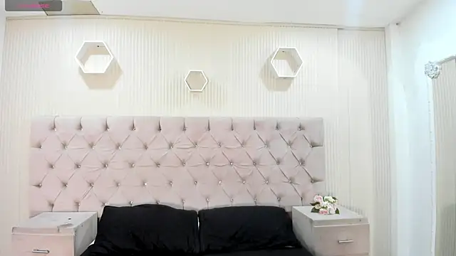 ZarinaWynne online show from June 15, 12:27 pm