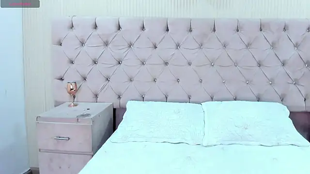 ZarinaWynne online show from May 26, 2:04 pm