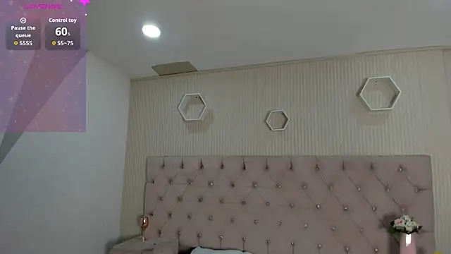 ZarinaWynne online show from May 17, 1:55 pm