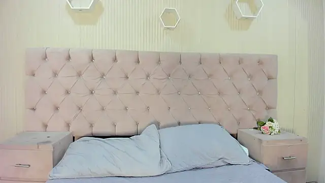 Snapshot of ZarinaWynne chatting on July 7, 12:52 pm ZarinaWynne online show from July 7, 12:52 pm