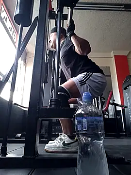 themorenofit08 online show from May 19, 10:17 pm