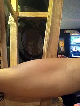 themorenofit08 online show from March 12, 11:42 pm