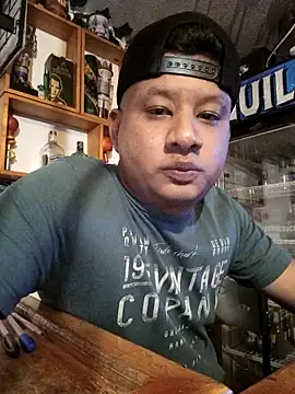 themorenofit08 online show from March 5, 1:02 am