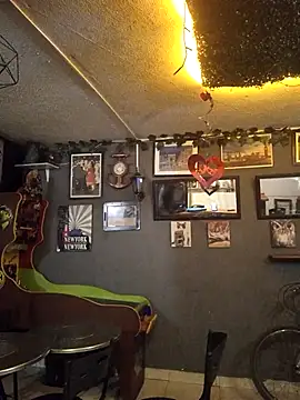 themorenofit08 online show from March 17, 1:19 am