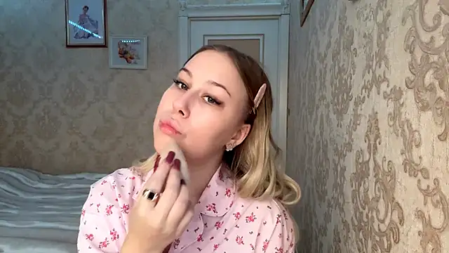 Snapshot of Rose_Lachrymose chatting on November 9, 6:06 am Rose Lachrymose online show from November 9, 6:06 am