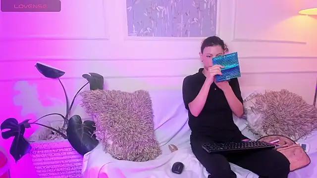 AliceMadnes online show from April 16, 3:02 pm