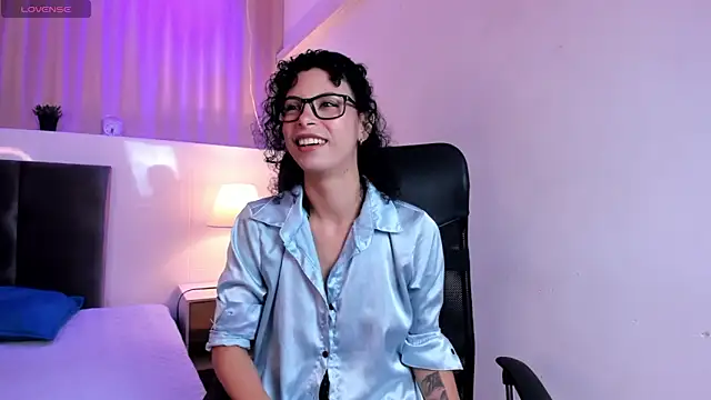 Snapshot of AliceMadnes chatting on June 3, 7:18 pm AliceMadnes online show from June 3, 7:18 pm