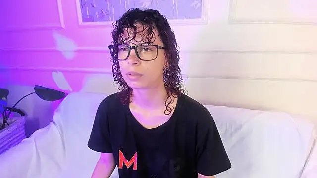 AliceMadnes online show from April 4, 3:18 pm