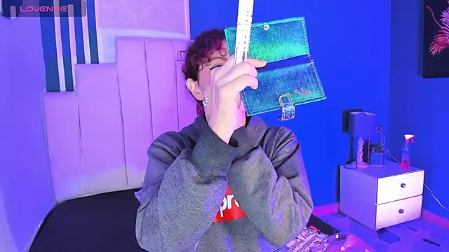 AliceMadnes online show from December 1, 4:24 am