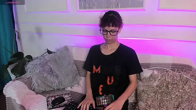 AliceMadnes online show from February 15, 1:32 pm