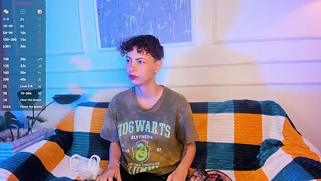 AliceMadnes online show from March 22, 8:10 pm