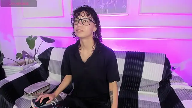 AliceMadnes online show from March 7, 4:23 pm