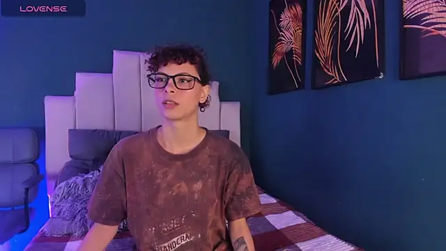 AliceMadnes online show from February 26, 1:00 pm