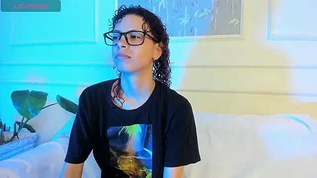 AliceMadnes online show from March 29, 2:30 pm