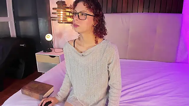 AliceMadnes online show from April 14, 2:22 pm