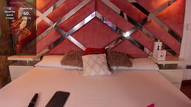 Lily Queen30 online show from November 22, 8:18 pm