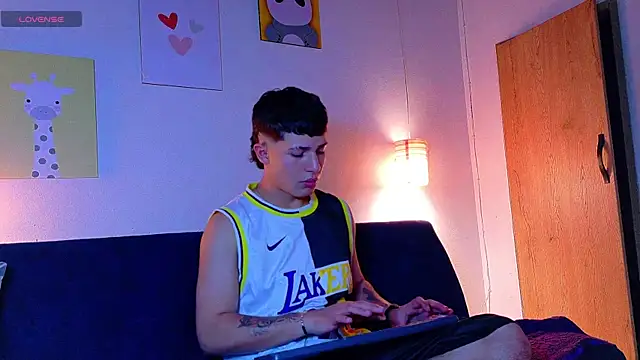 Snapshot of latiin_boy21 chatting on November 7, 5:50 pm latiin boy21 online show from November 7, 5:50 pm