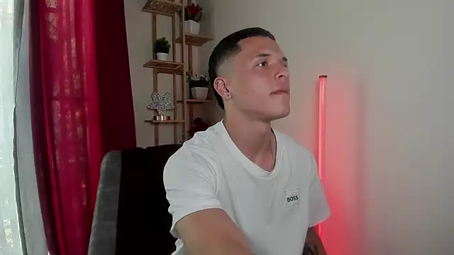 Snapshot of damian_vega13 chatting on November 7, 6:01 pm damian vega13 online show from November 7, 6:01 pm