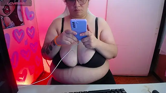 Snapshot of kattybbwbigboobs_ chatting on July 11, 12:33 am kattybbwbigboobs online show from July 11, 12:33 am