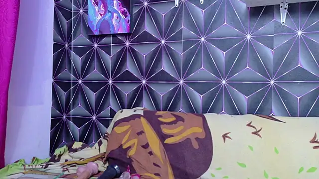 emilygrooe online show from December 3, 9:25 pm