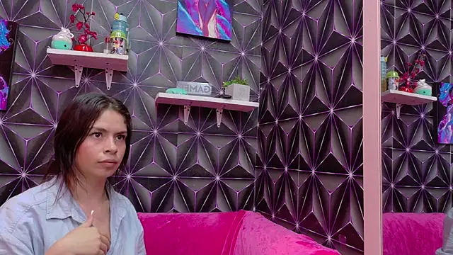 emilygrooe online show from November 17, 8:46 pm