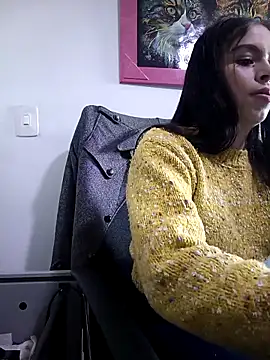 emilygrooe online show from February 17, 8:39 pm