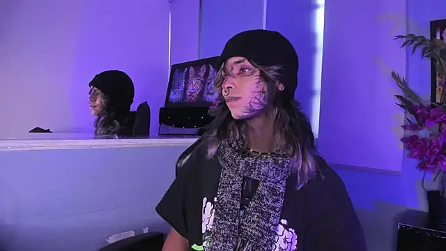 luxiel  online show from December 3, 9:36 pm