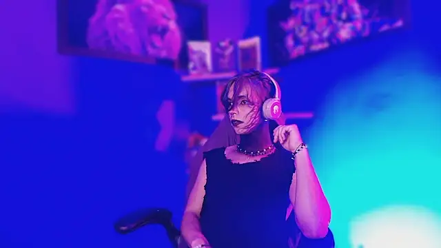 luxiel  online show from March 24, 9:48 pm