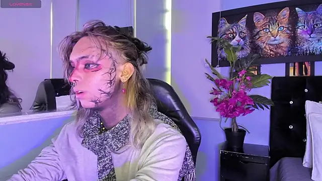 luxiel  online show from November 18, 9:29 pm