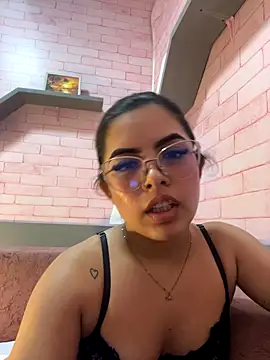 Isa preasley online show from November 8, 7:28 pm