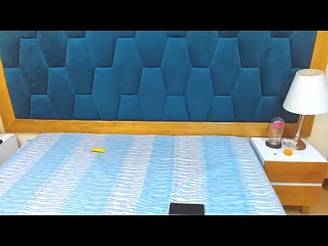 morrigan luxus2 online show from December 16, 11:31 pm