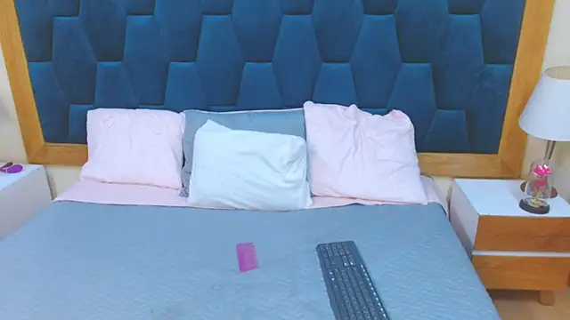 morrigan luxus2 online show from January 31, 7:12 pm