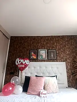 Snapshot of LorieFerrer chatting on February 10, 5:19 pm LorieFerrer online show from February 10, 5:19 pm