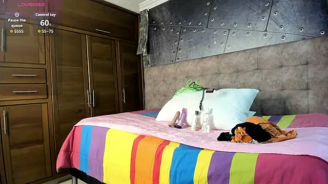 Snapshot of MilfBrenda chatting on December 15, 3:51 pm MilfBrenda online show from December 15, 3:51 pm