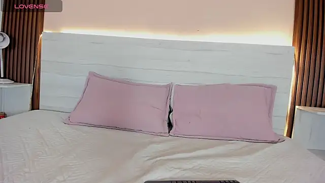 Snapshot of esmeralda_4_ chatting on November 7, 8:46 pm esmeralda 4 online show from November 7, 8:46 pm