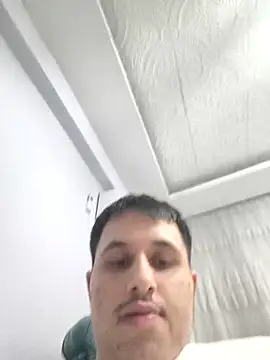 Snapshot of Ahmettutuk183 chatting on November 17, 6:56 pm Ahmettutuk183 online show from November 17, 6:56 pm