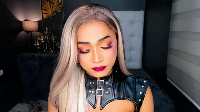 Snapshot of GwennGoddess chatting on February 15, 7:51 am GwennGoddess online show from February 15, 7:51 am