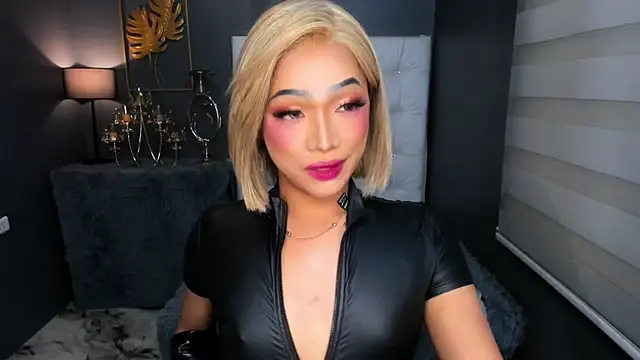 Snapshot of GwennGoddess chatting on February 11, 9:42 am GwennGoddess online show from February 11, 9:42 am